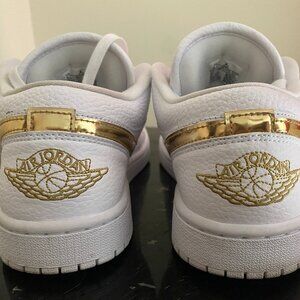 Wmns Air Jordan 1 Retro Low 'White Metallic Gold' – Size US 8.5 W